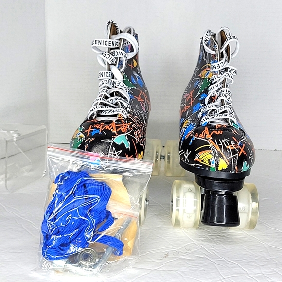 Skates - Picture 7 of 7